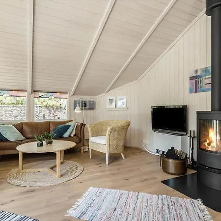 1445 Aakirkeby - Poserekrogen 13 Holiday home