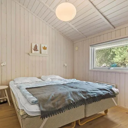 1445 Aakirkeby - Poserekrogen 13 * Vester Somarken
